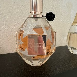 Flower bomb perfume